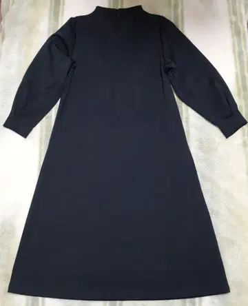 다크 네이비 긴팔 A라인 하이넥 원피스