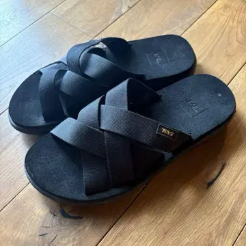Teva 블랙 크로스 스트랩 샌들 25.5cm