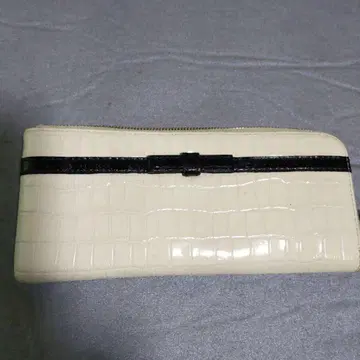 아이보리 크로커다일풍 장지갑