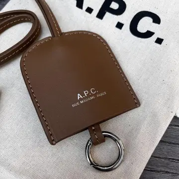A.P.C 키케이스 넥 홀더