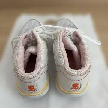 clap 화이트/핑크 메쉬 스니커즈