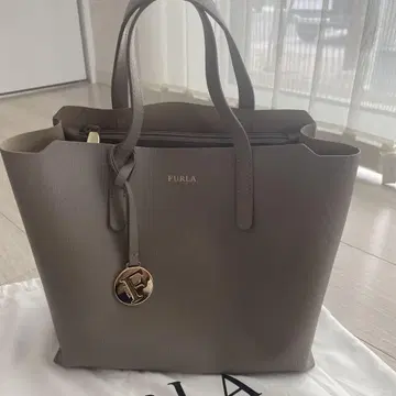 새상품급 FURLA 토트백 그레이지