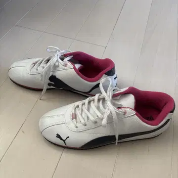PUMA 화이트/핑크 스니커즈 24cm
