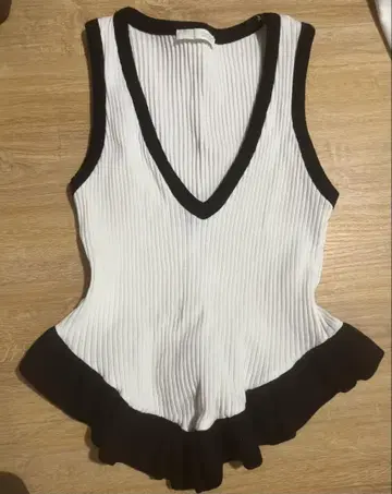 ZARA 슬리브리스 상의 S
