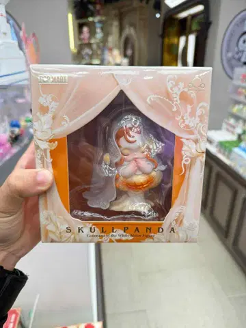 SKULLPANDA 화이트 피규어