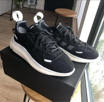 Y-3 SHIKU RUN 스니커즈