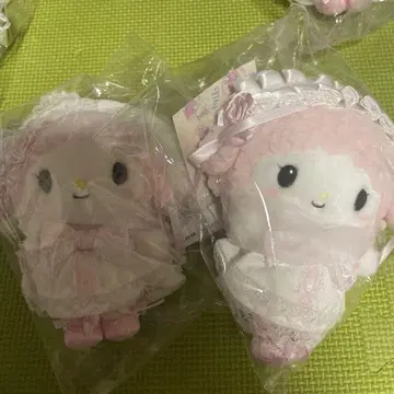 화이트 프릴 디자인 마이멜로디 피아노 봉제 인형 마스코트 키링