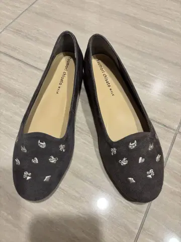 츠모리치사토 스웨이드 플랫슈즈 그레이 자수