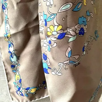 새상품 Emilio Pucci 에밀리오 푸치 실크 스카프