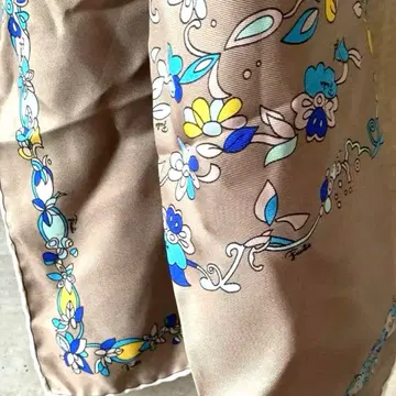 새상품 Emilio Pucci 에밀리오 푸치 실크 스카프