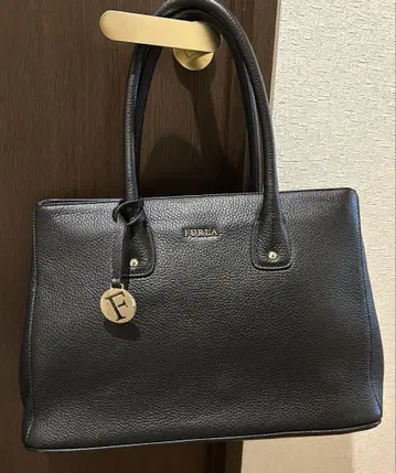 FURLA 블랙 가죽 핸드백