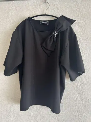 BOUTIQUE MOSCHINO 블랙 리본 반팔 상의