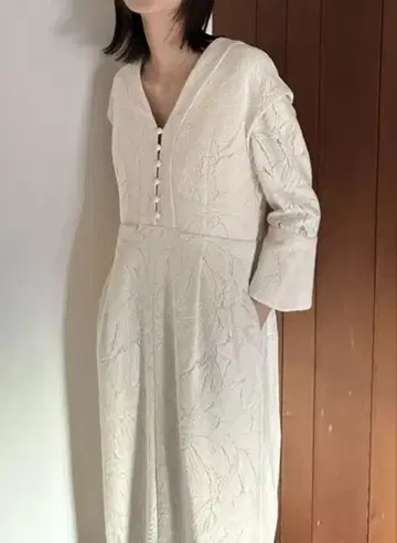 댓글 필수 새상품 즉시 발송 커튼 레이스 플레어 커프스 원피스 클라네