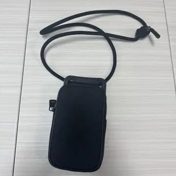 MONCLER 블랙 스마트폰 숄더백