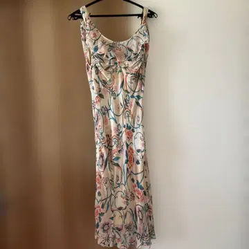 플로럴 프린트 슬리브리스 원피스 무릎 기장 다이앤 본 퍼스텐버그