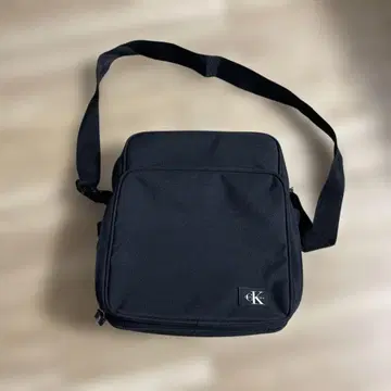 레어 새상품급 캘빈클라인 블랙 나일론 숄더백