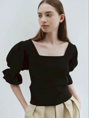 Cygne 시뉴 스퀘어 퍼프 슬리브 니트 Victor 반팔 니트