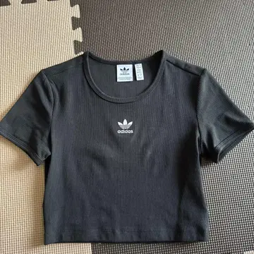 adidas 숏 기장 T셔츠