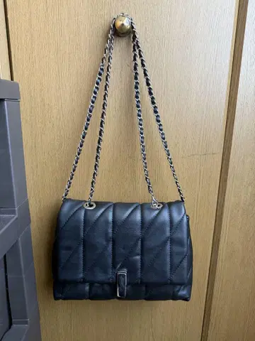 아줄바이마우지 인조 가죽 퀼팅 숄더백