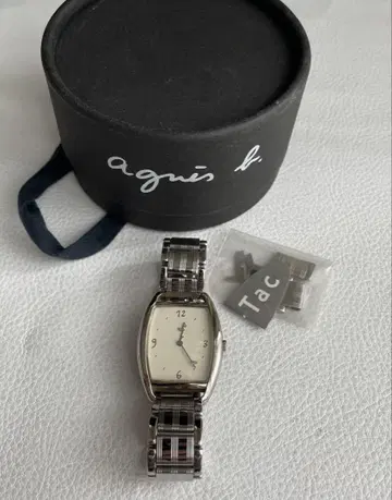 Agnes b 손목시계