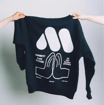 맛있는 부음성 모스버거 모스버거는 최고 맨투맨 네이비