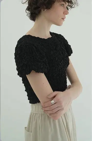 CLANE W FACE SHIRRING CRROPED TOPS 1