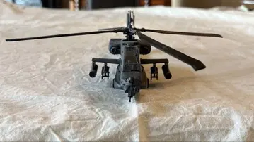 정크 AH-64 아파치 헬리콥터 1/72