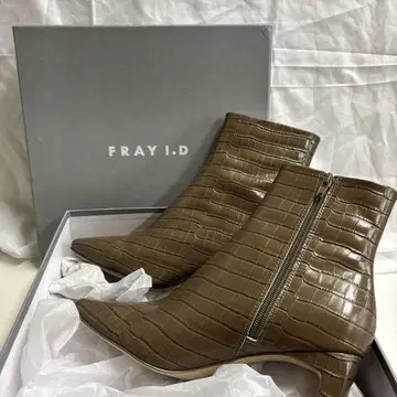 FRAY I.D 프레이 아이디 엠보싱 스퀘어토 부츠 38