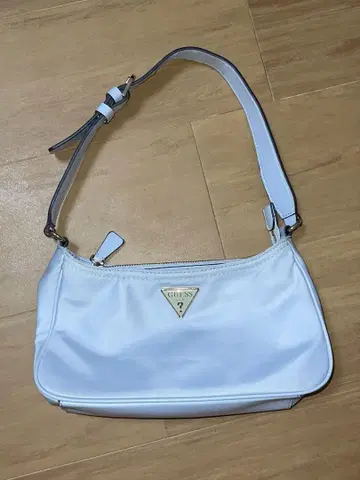 GUESS 나일론 라이트 블루 숄더백