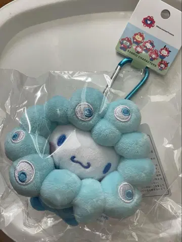 오사카 간사이 만박 산리오 시나몬 롤 카라비너 부착 미야쿠미야쿠 코스프레