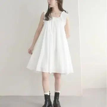 DISCOAT 어깨 프릴 미니 원피스