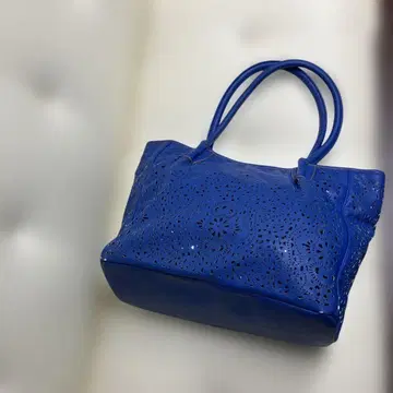파란색 레이저컷 토트백