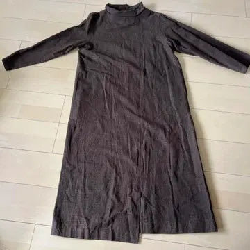 기우에몬 구루메 브라운 계열 하이넥 롱 원피스