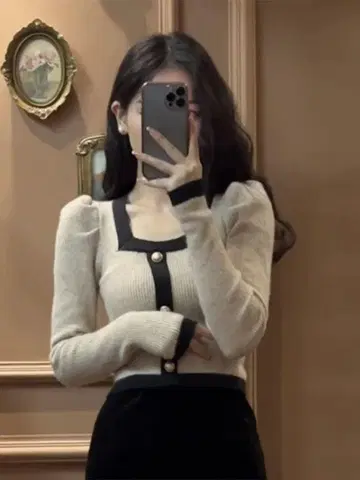 베이지 퍼프 슬리브 니트 스웨터