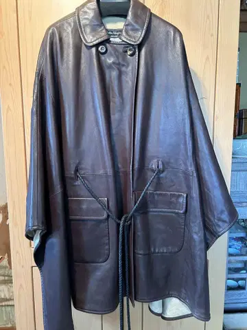 Salvatore Ferragamo 브라운 판초 38