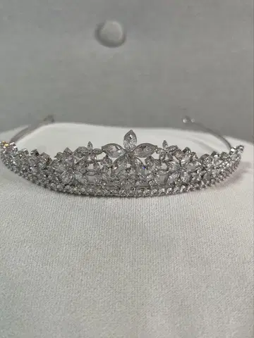 웨딩 액세서리 티아라와 귀걸이 세트