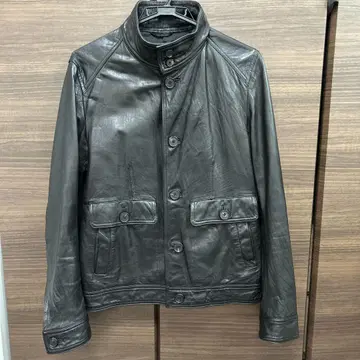 블랙 가죽 자켓 버튼 포함