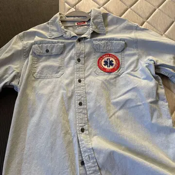 Wrangler EMS 패치 포함 데님 셔츠