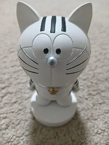 도라에몽 화이트 피규어 방울 포함