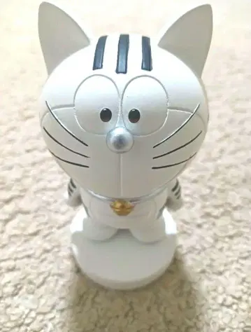 도라에몽 화이트 피규어 방울 포함