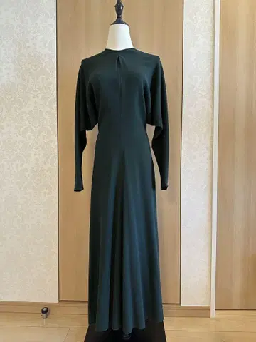 Pre Autumn Winter 2025 빅토리아 베컴 원피스