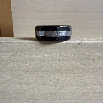 Armani 블랙 육각형 반지