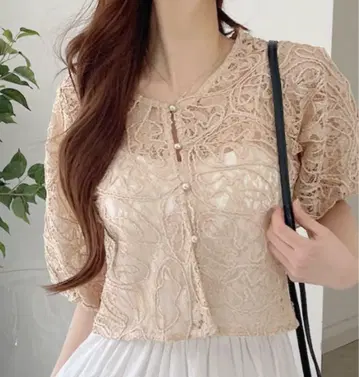 Ada. 코드 레이스 노카라 볼륨 슬리브 블라우스