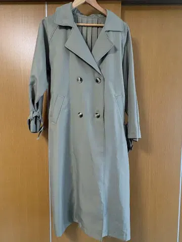 카키 더블 브레스트 트렌치코트