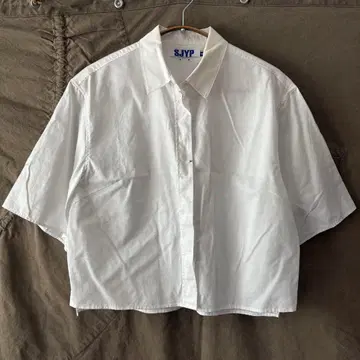 SJYP 화이트 반팔 셔츠