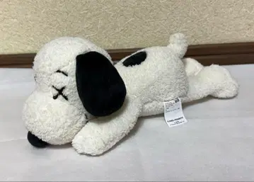 UNIQLO KAWS x PEANUTS 스누피 봉제 인형