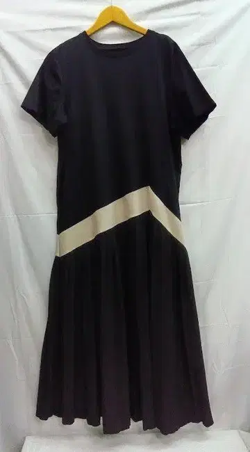 Design aera 플리츠 절개 롱 원피스 ONE SIZE