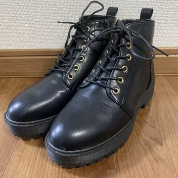 블랙 통굽 레이스업 부츠