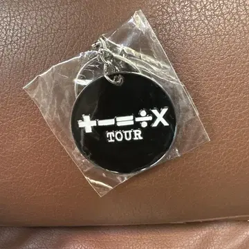에드 시런 + - = x TOUR 키링