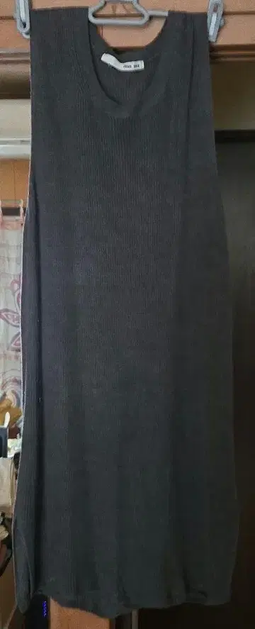evam eva 다크 그레이 슬리브리스 니트